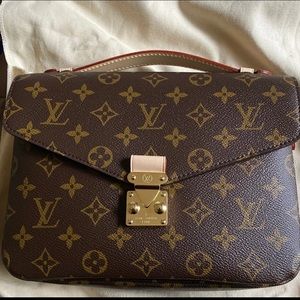 Louis Vuitton Pochette Metis
